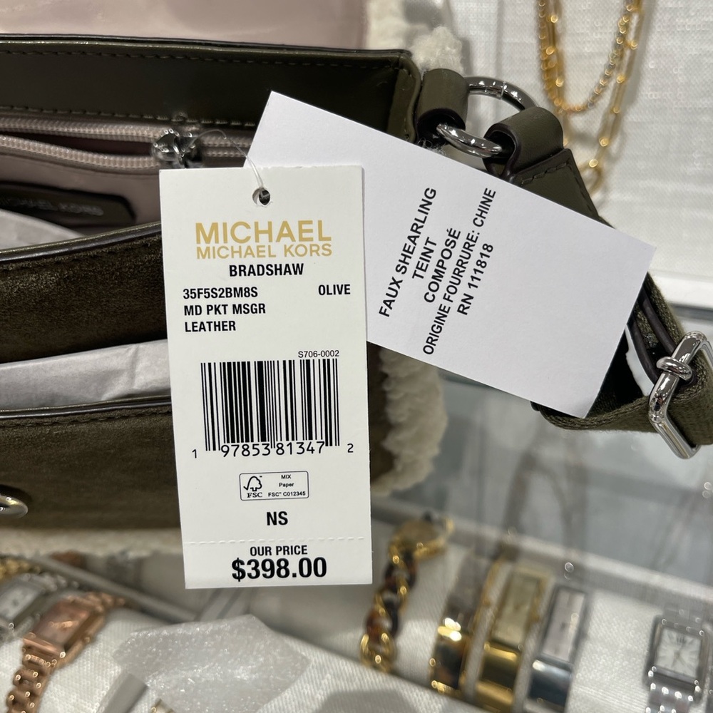 MICHAEL KORS Bradshaw Medium Suede and Faux Shearling Messenger Bag
Olive 
NWT - Picture 15 of 16